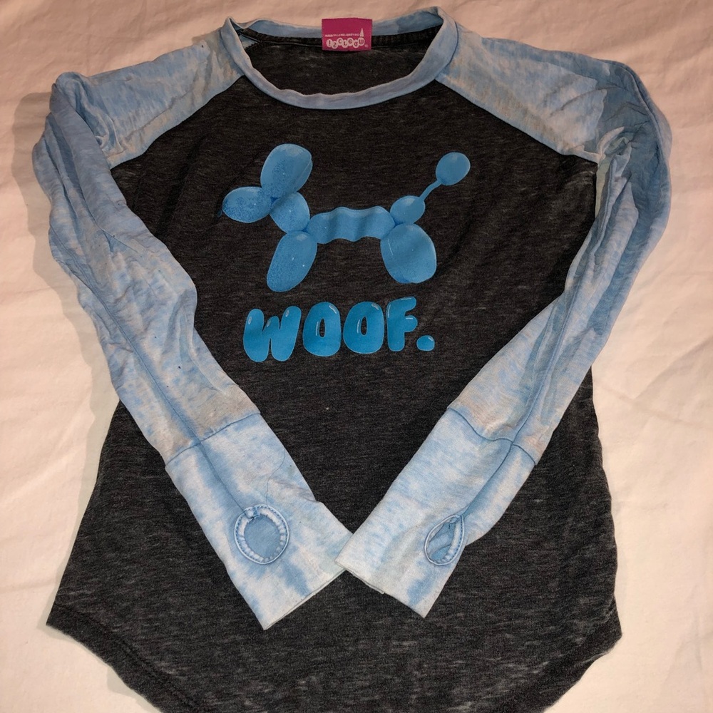 Woof T-shirt size fitted. Girls size 6 - 8